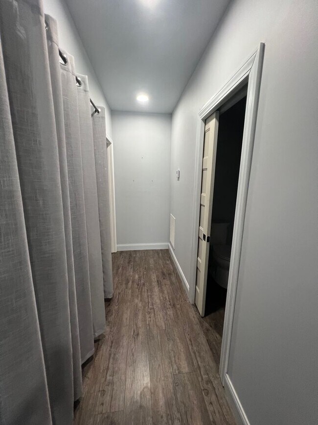 Building Photo - Historic Loft apartment