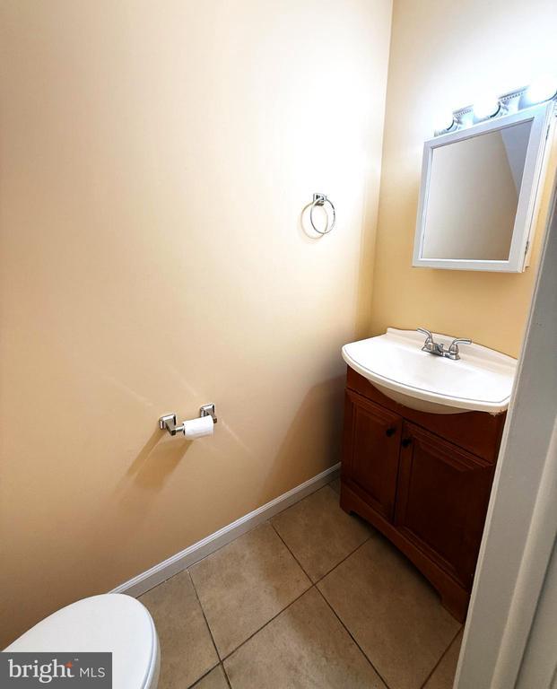 Building Photo - 3921 Woodhue Pl