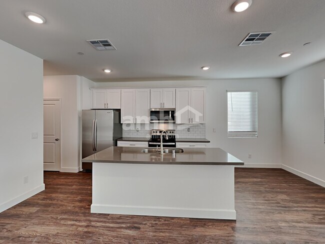 Building Photo - 3357 Blodwen St