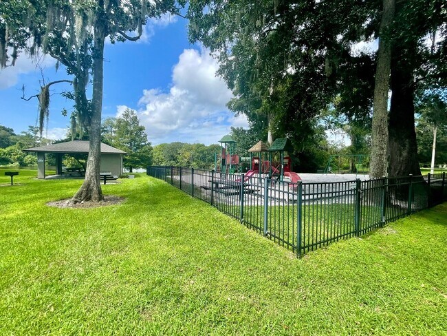 Building Photo - 660 Macduff Ln