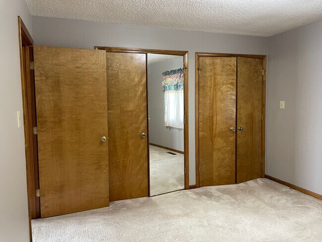 Building Photo - Three Bedroom Brick Ranch in Terrell with views of Lake Norman