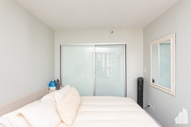 Building Photo - 10 E Ontario St