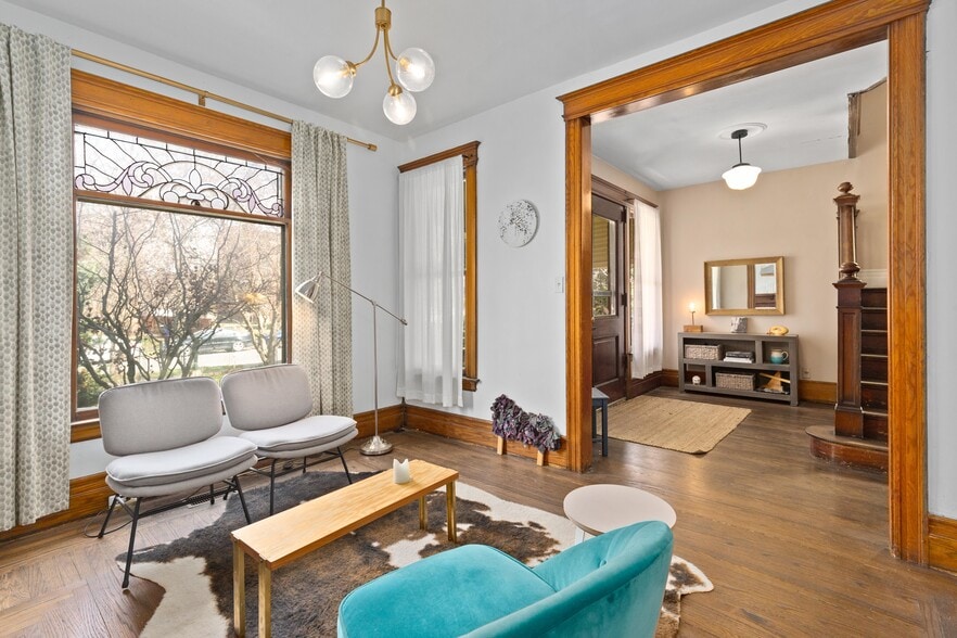 Building Photo - 1531 Vinewood St