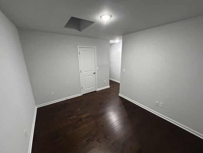 Building Photo - 6031 Villa Ford Ln