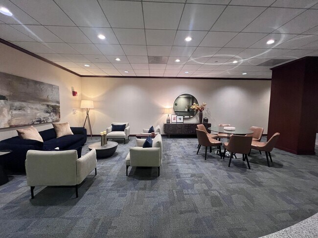 Building Photo - Downtown Grand Rapids condo overlooking th...