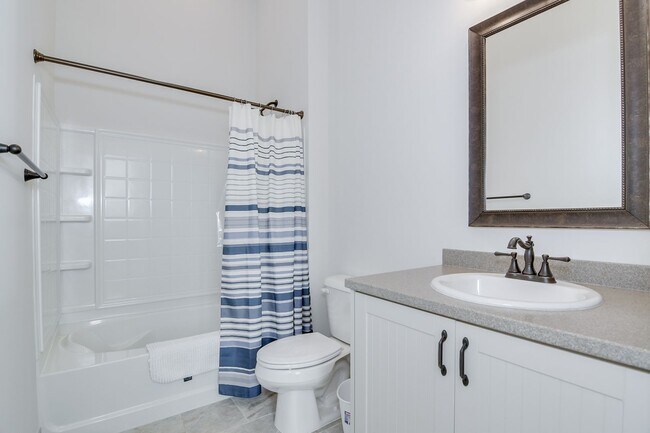 Building Photo - 2 Bedroom 2 Bath Apartment in Downtown Harlem