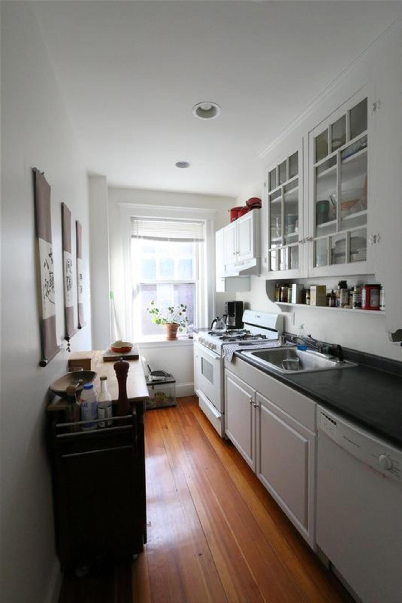 Building Photo - 27 Ellery St