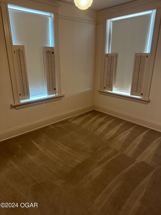 Building Photo - 1 S Main St