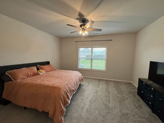 Building Photo - Extra Square footage, Mountain Views