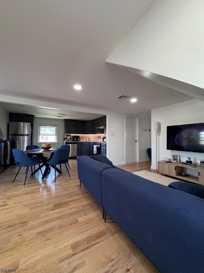 Building Photo - 1547 Lenox Pl