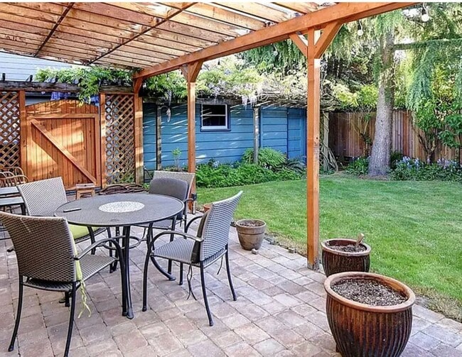 Building Photo - Traditional Home in Capitol Hill with Fenced Back Yard