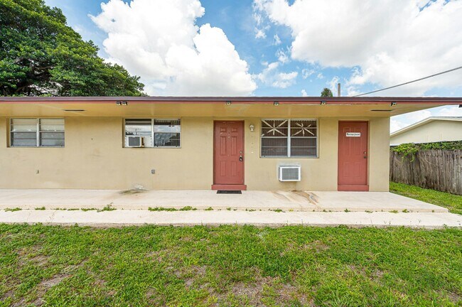 Building Photo - 5725 Tyler St