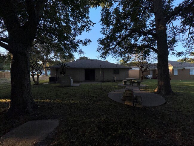 Building Photo - 5717 Woodrow St