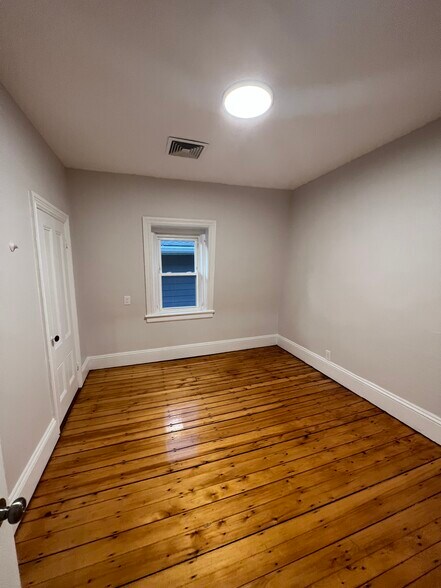 Building Photo - 108 Vinton St