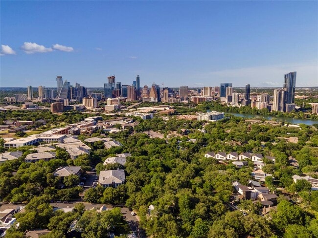 Building Photo - 1507 Drake Ave