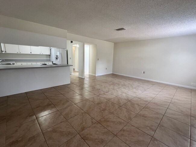 Building Photo - 3583 Raintree Cir