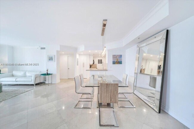 Building Photo - 701 Brickell Key Blvd