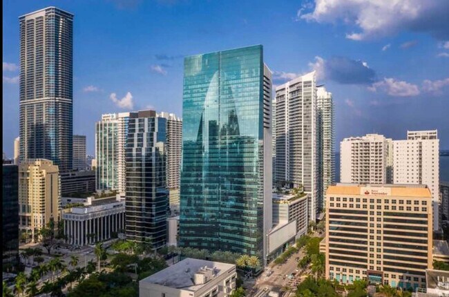 Building Photo - 1395 Brickell Bay Dr