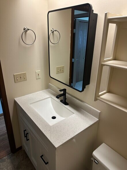 Building Photo - 2096 Fox Hollow Dr