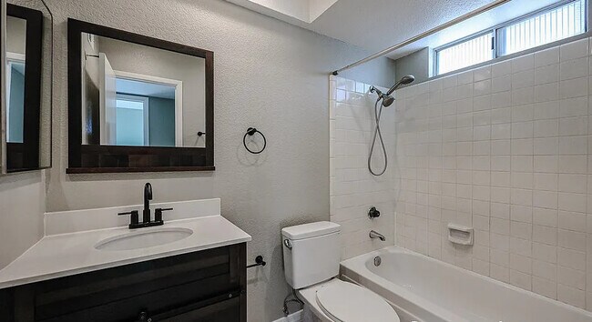 Building Photo - 604 W Kiva Ave