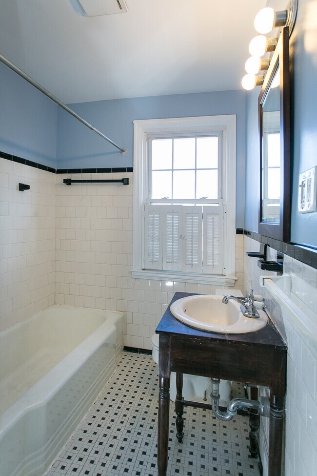 Building Photo - 1715 Glen Ridge Road