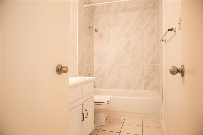 Building Photo - 5912 Shreveport Dr