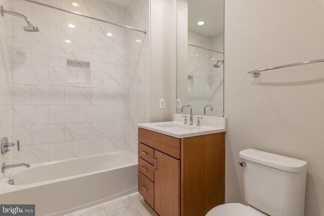 Building Photo - 1527 16th Rd N