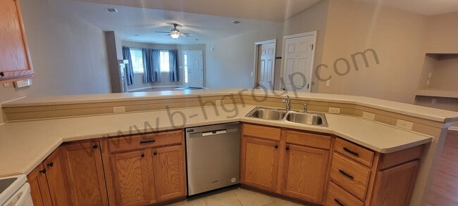 Building Photo - Sun Pointe Village Condo