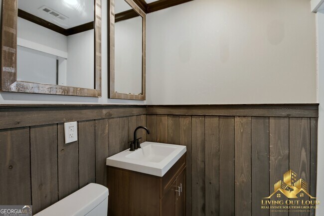 Building Photo - 1439 Westridge Rd SW