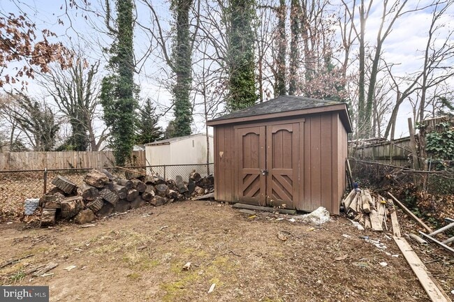 Building Photo - 10725 Maple St