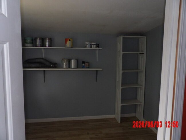 Building Photo - 3 bedroom house
