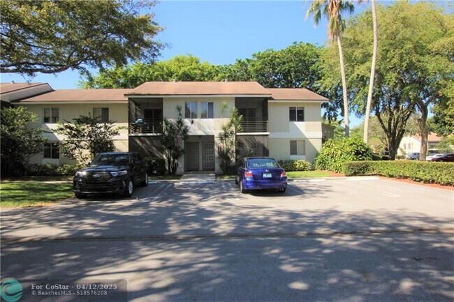 Building Photo - 704 Gardens Dr