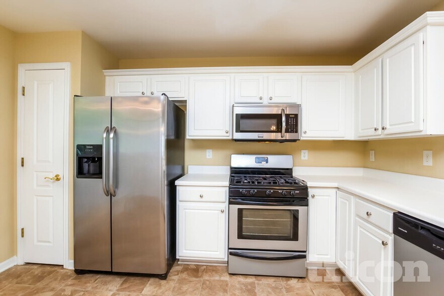 Building Photo - 6610 Waveland Dr