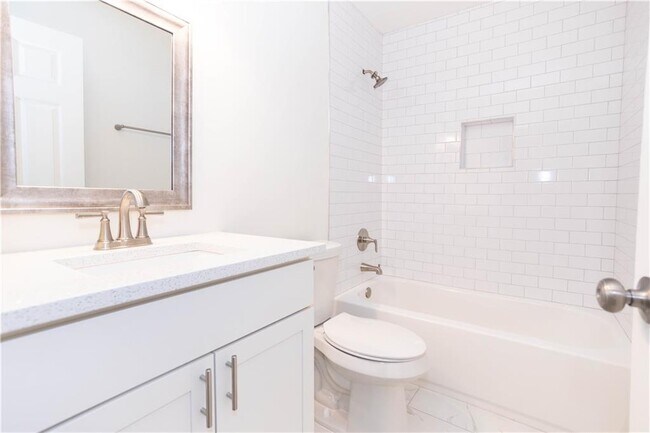 Building Photo - 4126 Royal Regency Cir