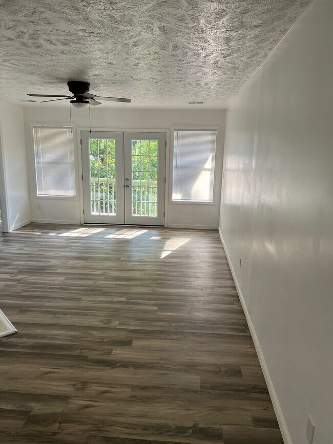 Building Photo - 6724 Willowbrook Dr