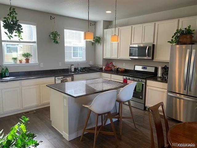 Building Photo - 618 E Hinsdale Ave