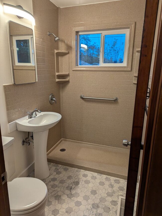 Building Photo - Freshly Updated 3 Bedroom 1 bath Home with Garage, Fenced Yard & Pet Friendly!