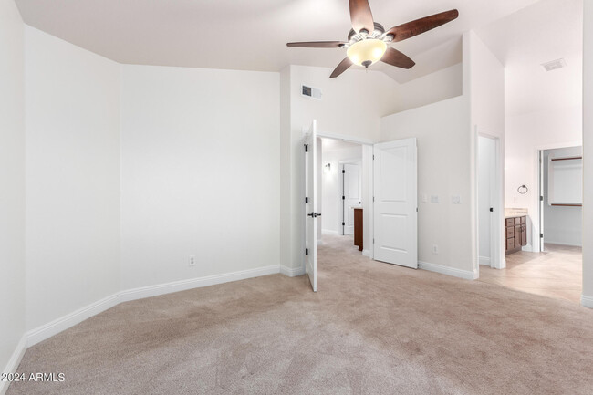 Building Photo - 7217 W Crest Ln