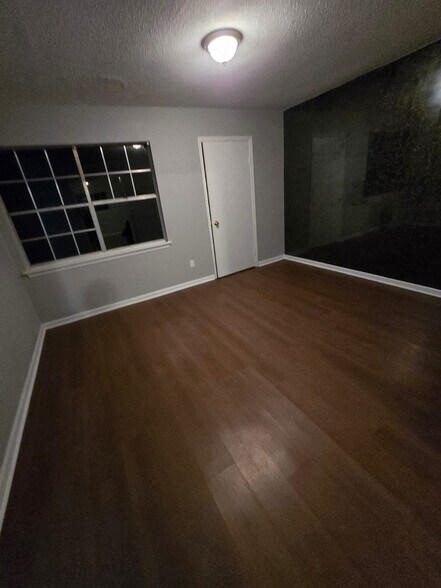 Building Photo - 3221 Westbrook Dr