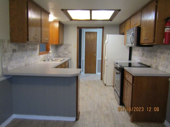 Building Photo - Great Home Located on the Eastside/Sungate...