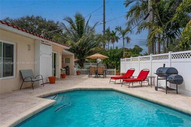 Building Photo - 1900 N Victoria Park Rd