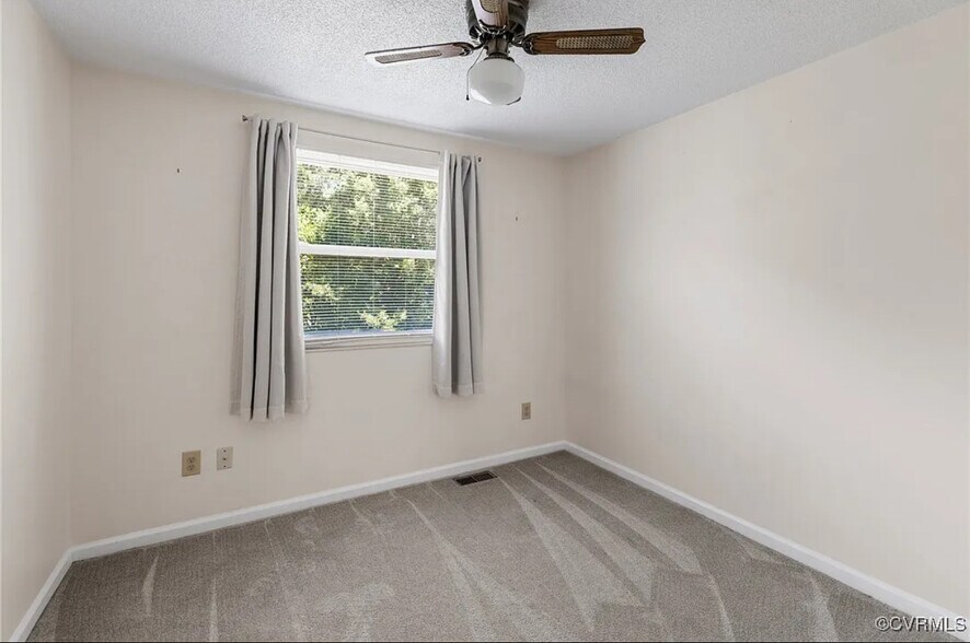 Building Photo - 9492 Tracey Lynne Cir