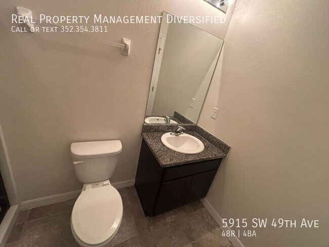Building Photo - 5915 SW 49th Ave