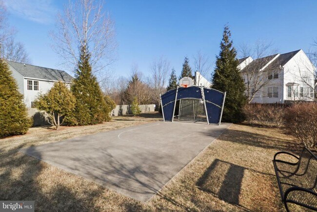 Building Photo - 915 Buttonwood Terrace NE