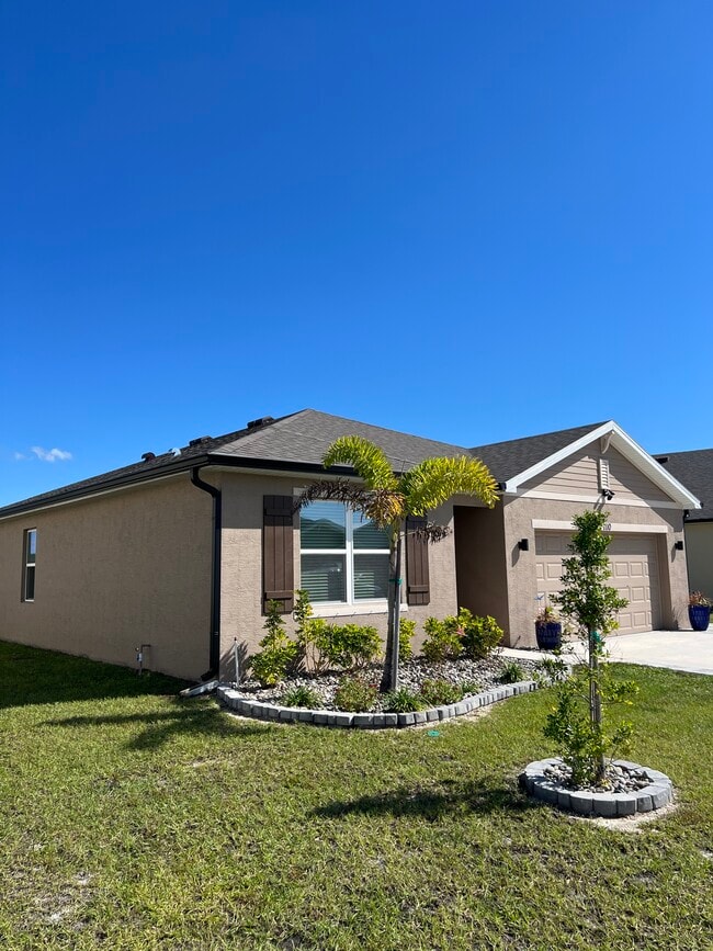 Building Photo - 1110 Trinity St