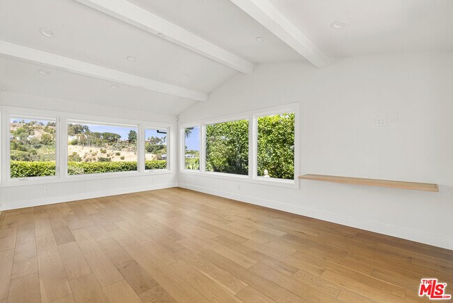 Building Photo - 9881 Beverly Grove Dr