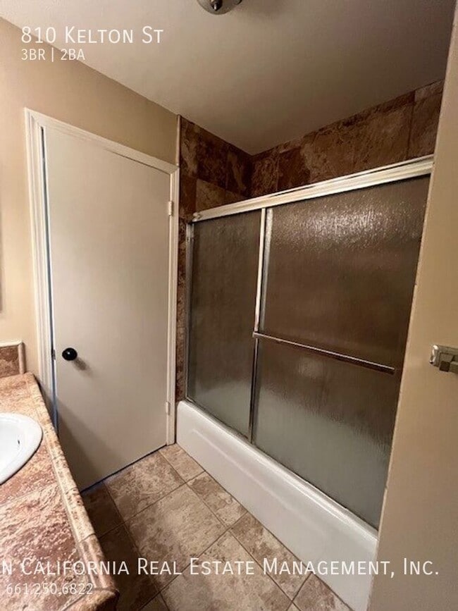 Building Photo - 810 Kelton St