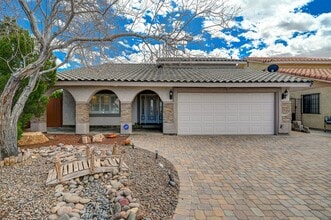 Building Photo - Charming 4 bedroom 3 bath fully furnished pool home in the heart of spring valley!