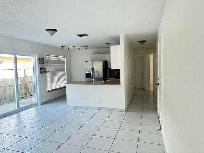 Building Photo - 5721 Boynton Crescent