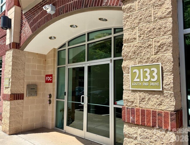 Building Photo - 2133 Southend Dr